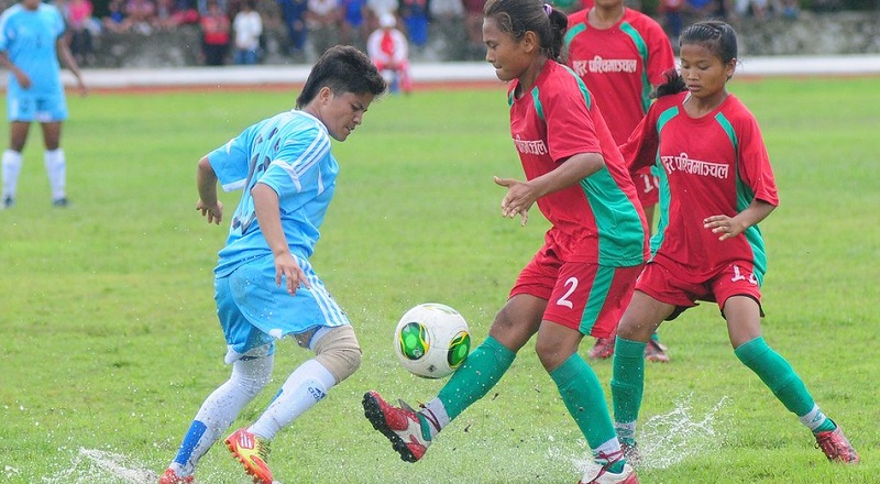 महिला फुटबलमा नेपाल एक स्थान तल झर्‍यो